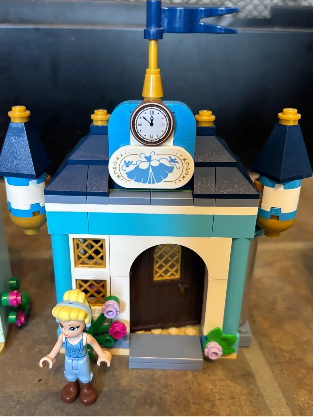 LEGO Disney Princess Market Adventure 43246 – Complete Set